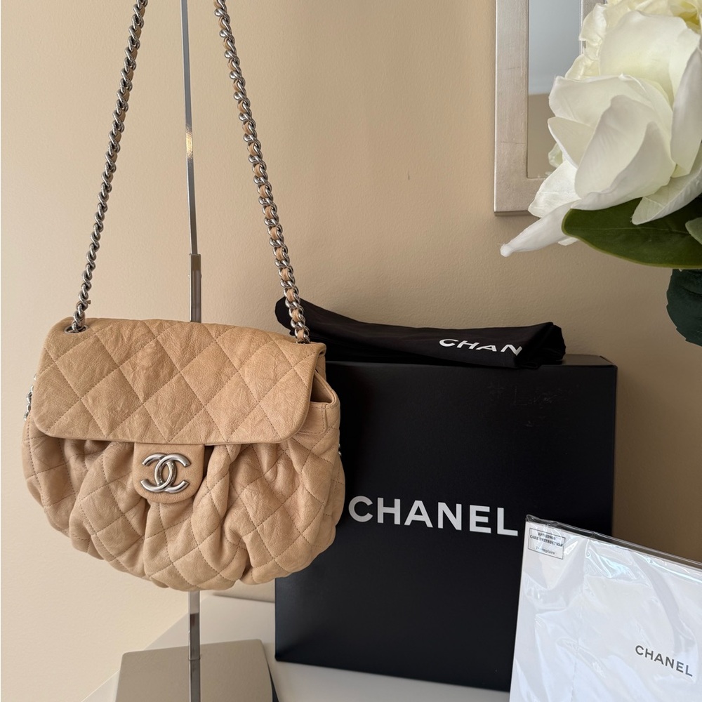 Chanel Beige Quilted Shoulder Bag - Picture 3 of 8